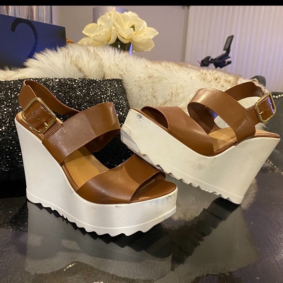 Beautiful “ Call it Spring “ Caramel Sandal - Picture 14 of 16